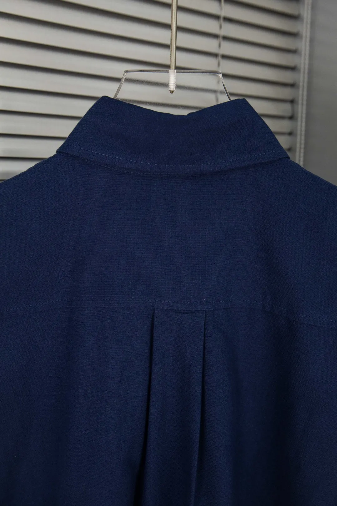 🅿️250 New: Style number: B141 Ralph Lauren/Ralph Lauren classic small label couple's long-sleeved shirt 1️⃣ Made of high-quality fabrics, the upper body is soft and comfortable, extremely delicate, and feels solid, smooth and soft. The fabric has the characteristics of being wrinkle-free and has an invincible feel. The details are perfectly handled! 2️⃣The workmanship details are perfectly controlled. They are all hemmed with vest technology, and the inside of the sleeves are also used. Different from the four-needle and five-thread workmanship, the collars are also all designed with interlining, showing high-end fashion and individuality, and the style is fashionable, simple and elegant! 3️⃣It is very youthful and energetic, and can be easily worn by both men and women. It is very in line with the fashion aesthetic concepts of today's young people! Color: Black, White, Navy Size: S, M, L, XL